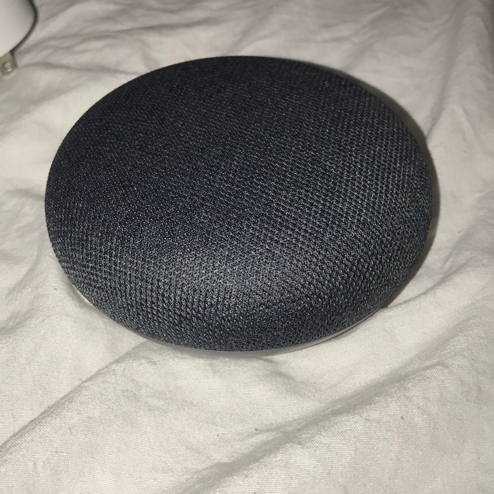 Google Home Mini - Picture 2 of 4